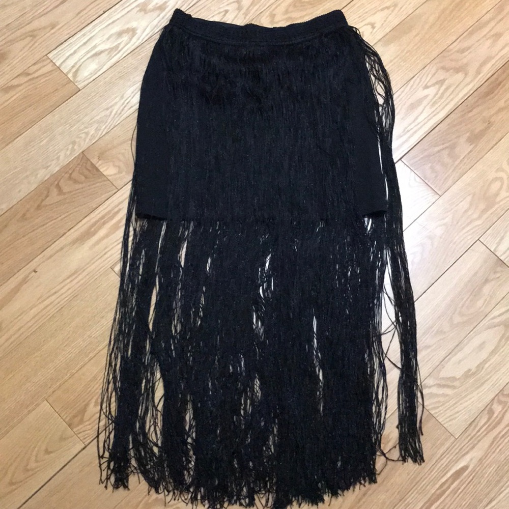 Short fringed skirt
